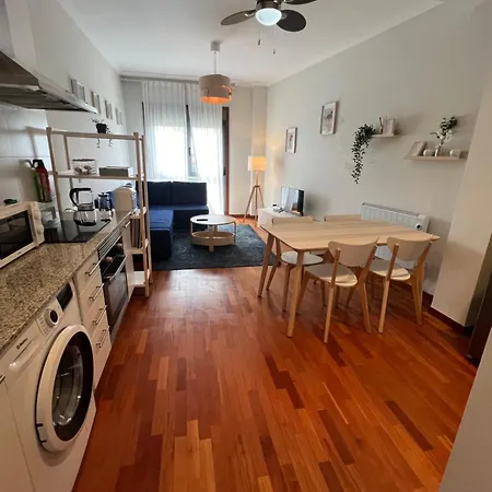 Apartment A Estrenar ,con Vistas Al Mar Y Aparcamiento Gratis En El Casco Viejo-centro-zona Portuaria *